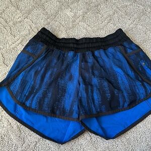 Lululemon Tracker Short III - size 8 - Nightsky Harbor Blue/Black